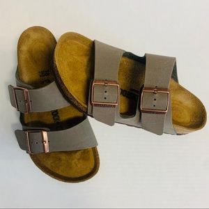Birkenstock Arizona - Size US 7-7.5